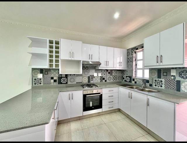 2 BEDROOM TOWNHOUSE FOR SALE IN LINCOLN MEADE